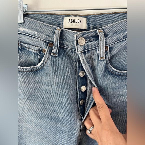 AGOLDE 90s Crop Lightly Distressed Lightwash Organic Jeans In Color Replica - Picture 5 of 12